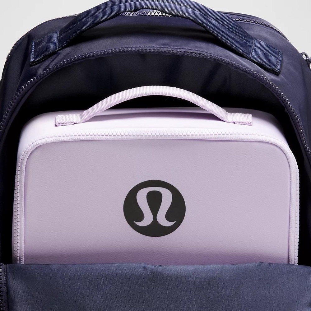 Lululemon New Crew Lunch Box 3.5L- Lavender Frost - Picture 8 of 9